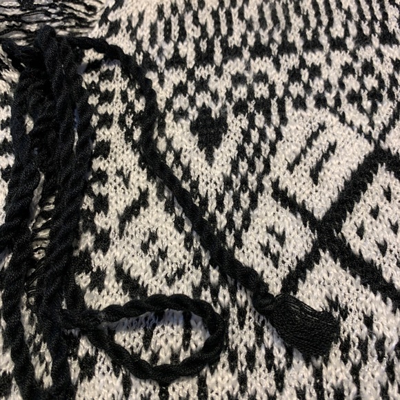 XS California Moonrise knit fringe poncho - Picture 5 of 7